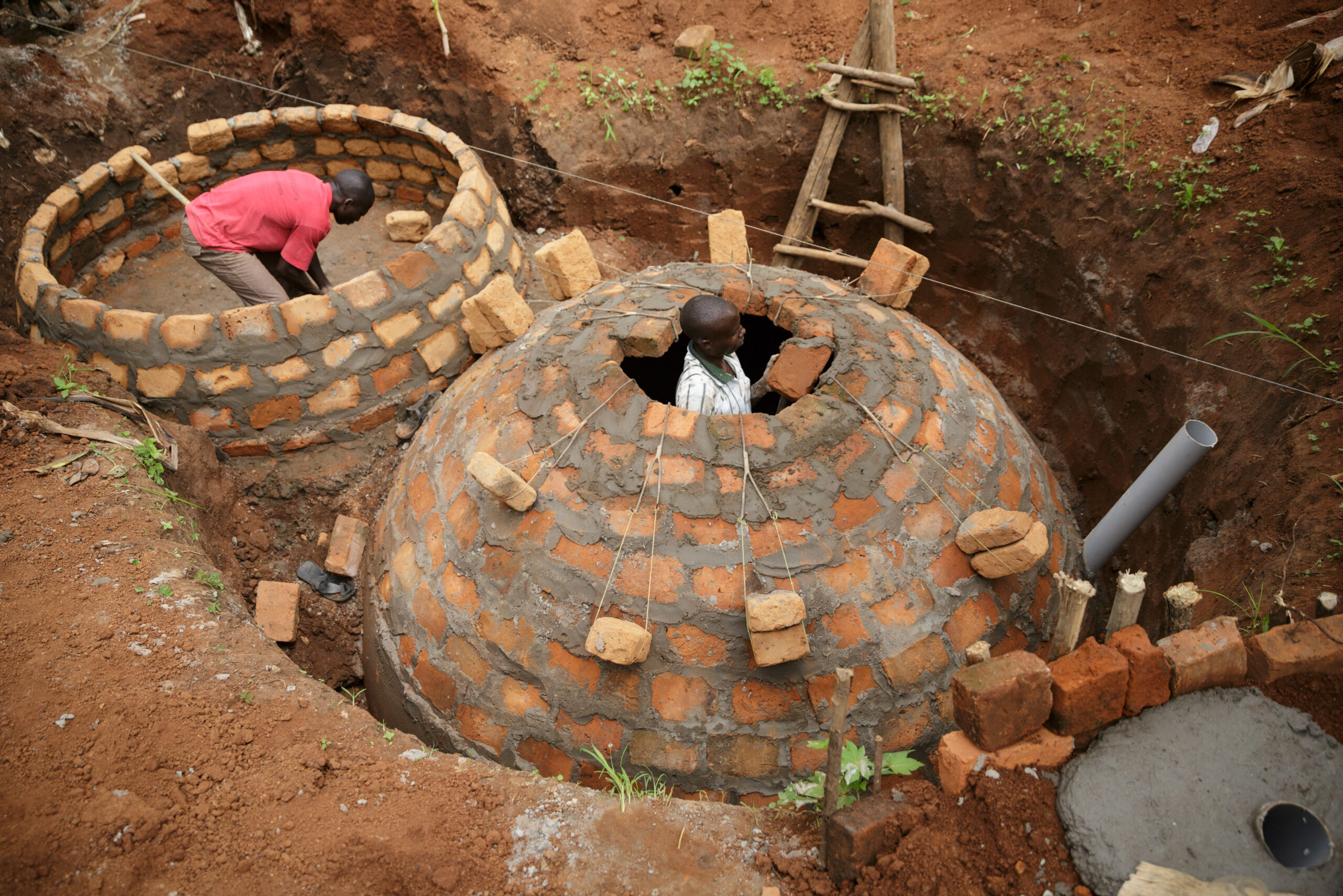 East Africa Smallholder Farmers Adopt Bio Digesters To Build Climate   Workers Construct A Small Scale Biogas Plant In Eastern Uganda. Plants Are These Are Used By Many Rural Households To Generate Biogas Photo Credit Heifer International  Scaled 